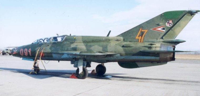 MIG-21_UM_TWO_SEAT_TRAINING1.jpg