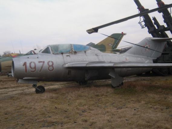 MIG-15_FIGHTER_JET1.jpg