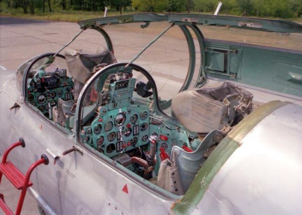 MIG-21_UM_TWO_SEAT_TRAINING2.jpg